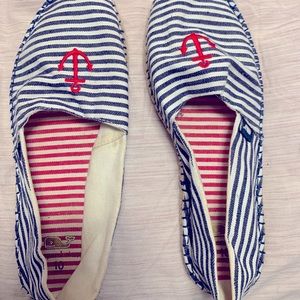 Vineyard Vines Woman’s Shows